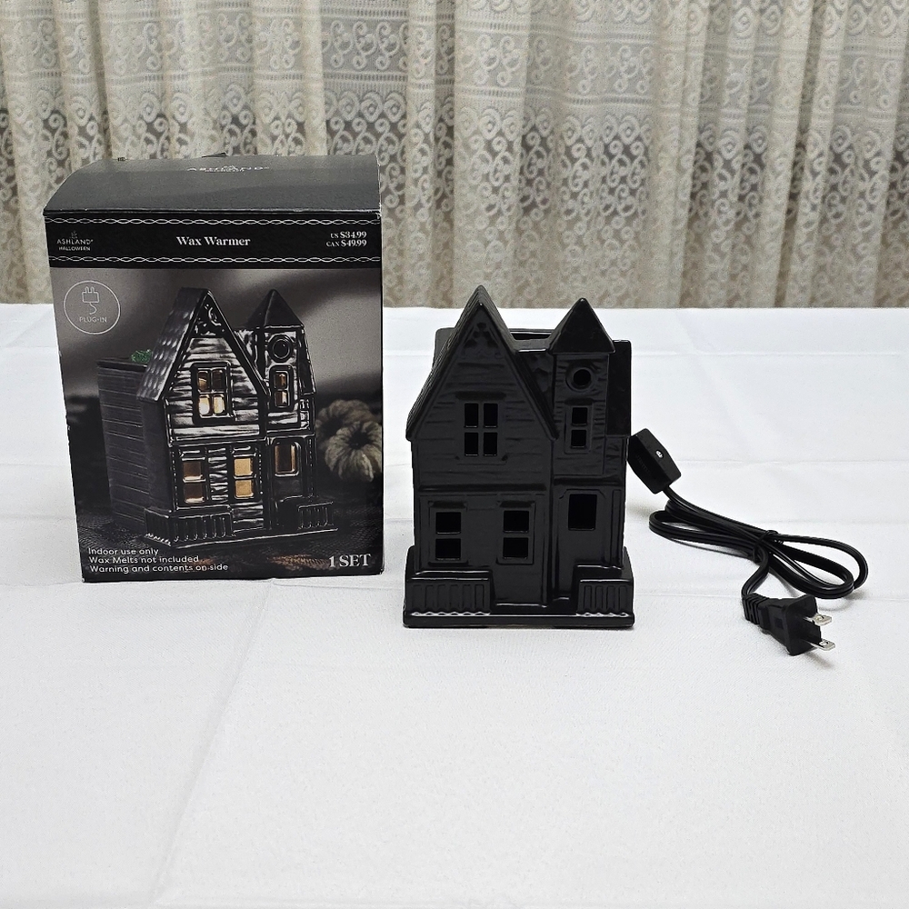 Ashland Halloween Light-Up Haunted House Wax Warmer Bundle + 4 Ghostly Wax Melts - Picture 2 of 12